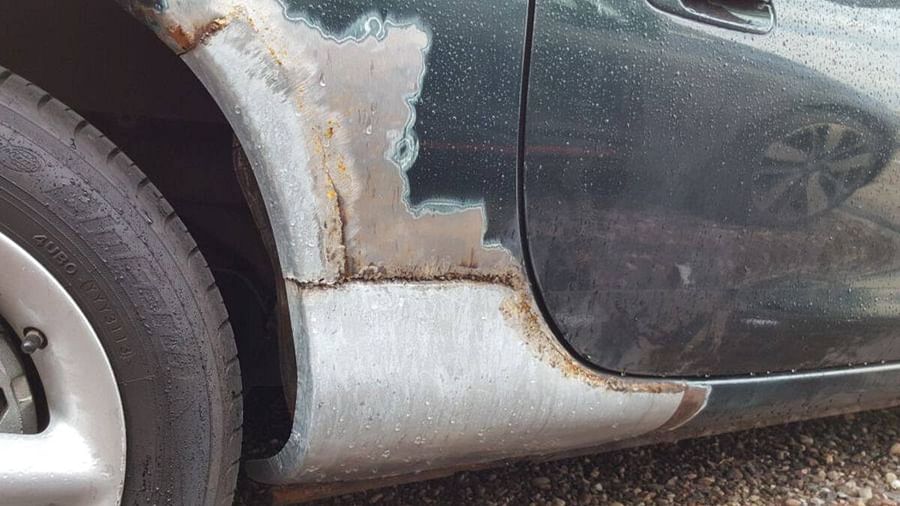 Different stages of car rust progression